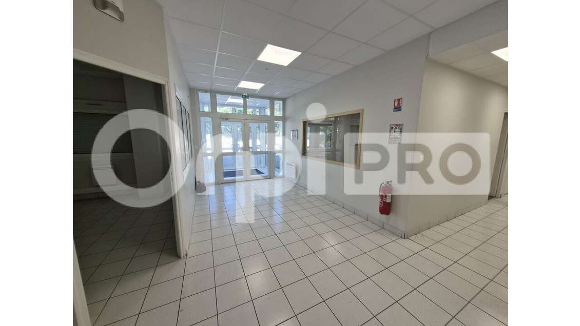 Local d'activité 1000m² à louer à Reims Farman