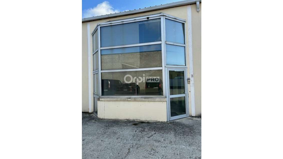 A louer entrepôt 600m² acc poids lourds à Reims