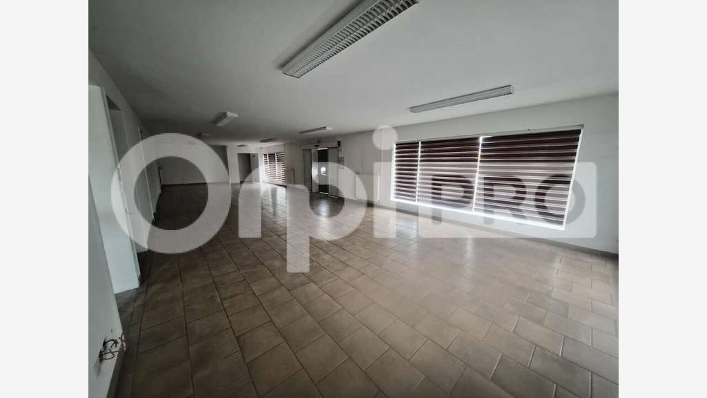 Local d'activité 1280m² à louer à Reims