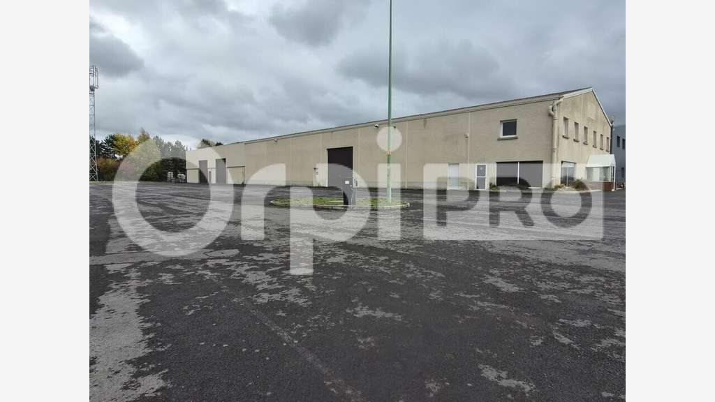 Local d'activité 1280m² à louer à Reims