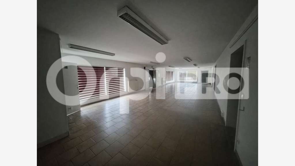 Local d'activité 1280m² à louer à Reims