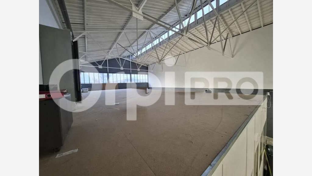 Local d'activité 248m² à louer à Reims