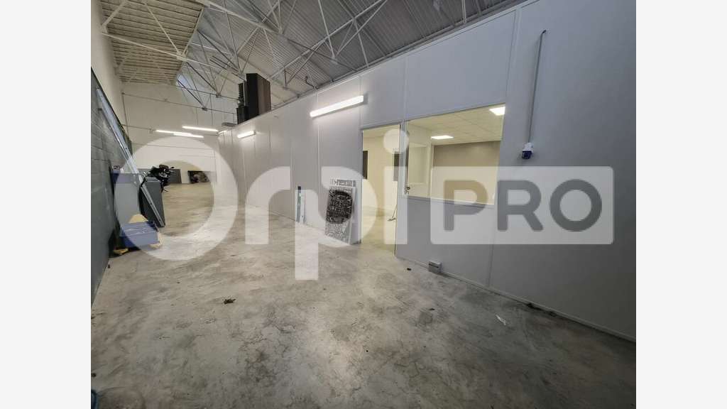 Local d'activité 248m² à louer à Reims