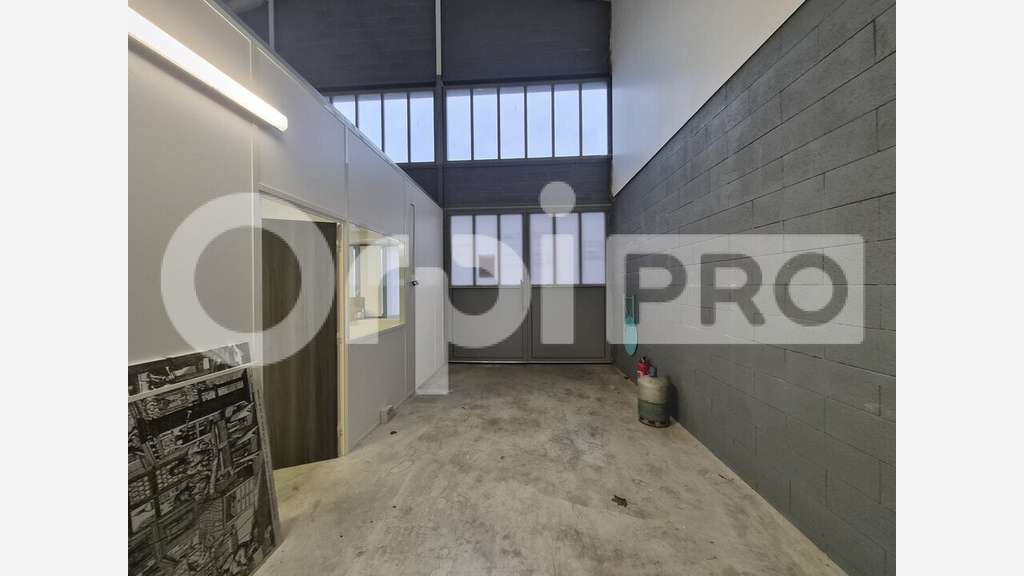 Local d'activité 248m² à louer à Reims