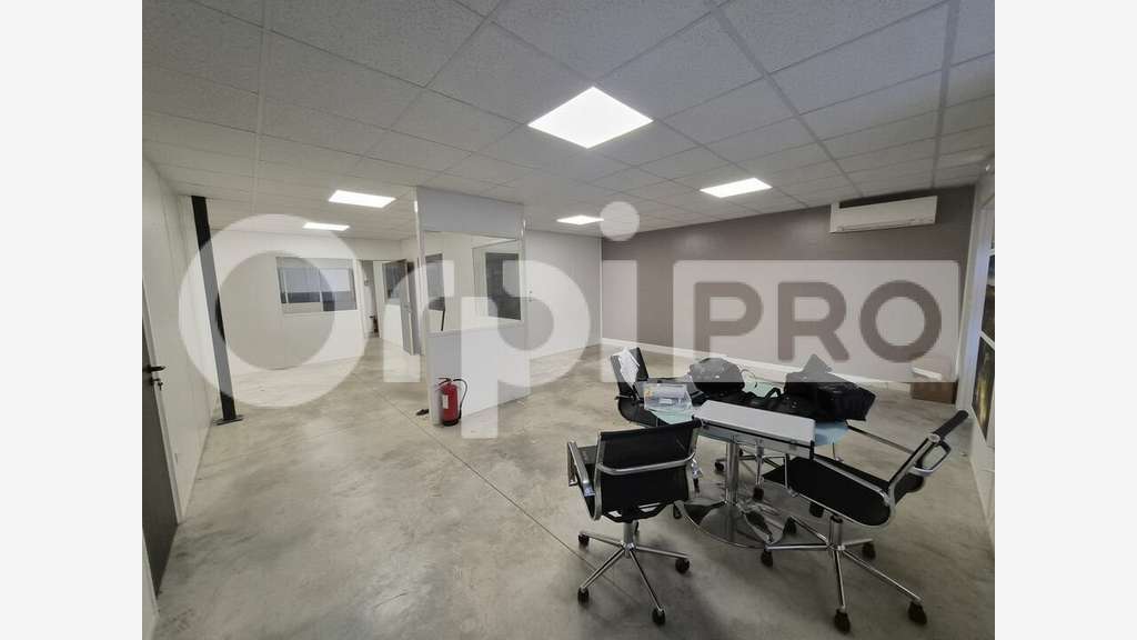 Local d'activité 248m² à louer à Reims
