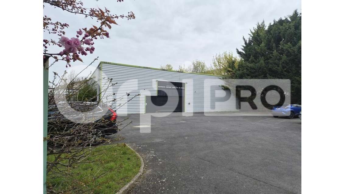 Local d'activité de 282m² à louer à Reims Murigny