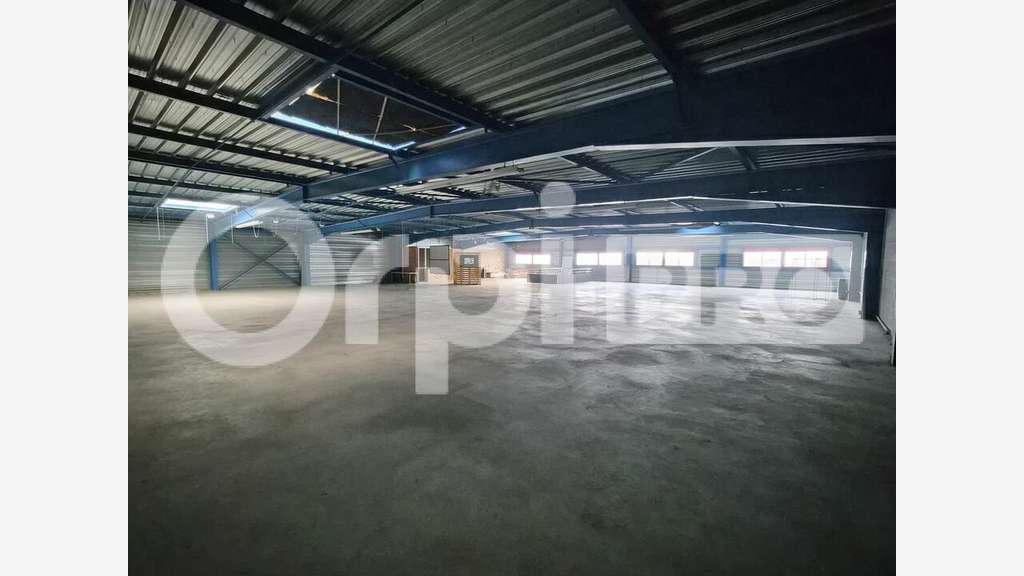 Loue local d'activité 1250m² à Reims Neuvillette