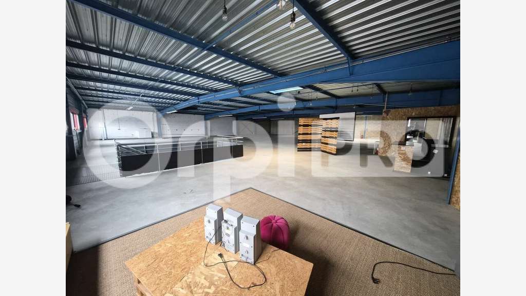 Loue local d'activité 1250m² à Reims Neuvillette