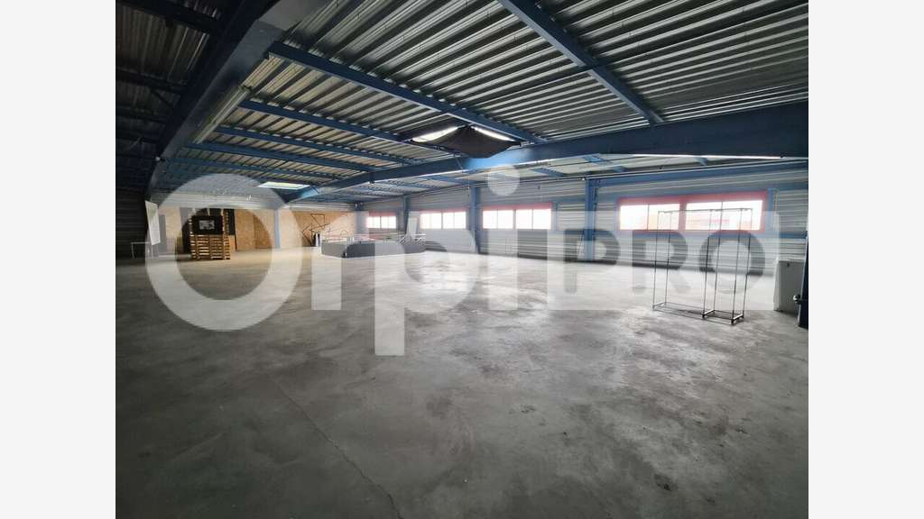 Loue local d'activité 1250m² à Reims Neuvillette