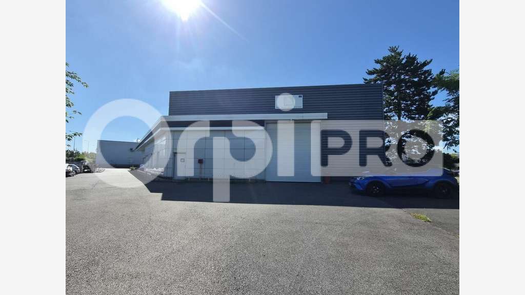 Local d'activité 686m² à louer à Reims