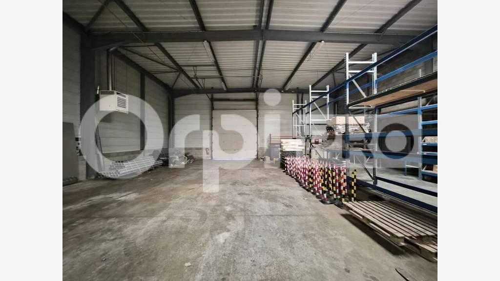 Local d'activité 686m² à louer à Reims