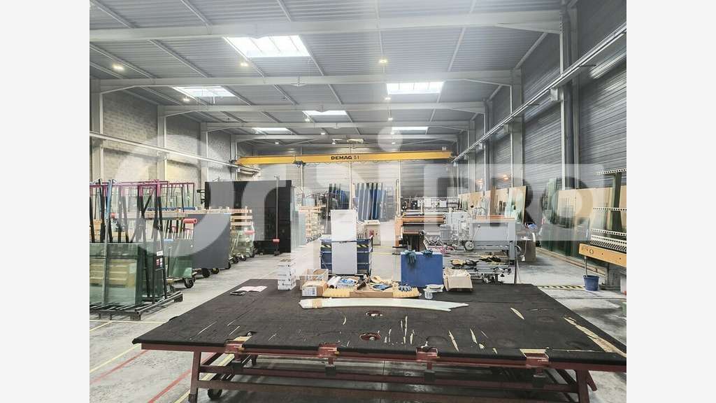 Entrepôt bureaux 1094m² à louer à Reims Pompelle
