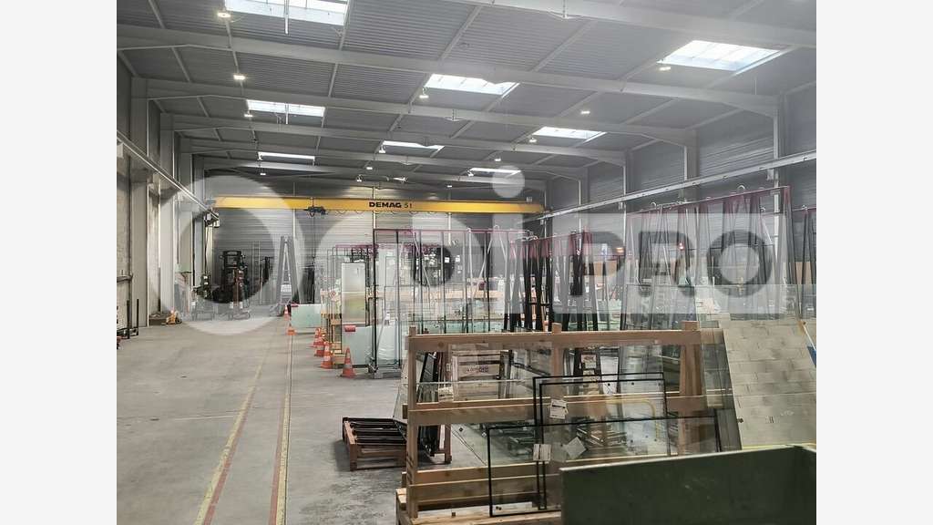 Entrepôt bureaux 1094m² à louer à Reims Pompelle