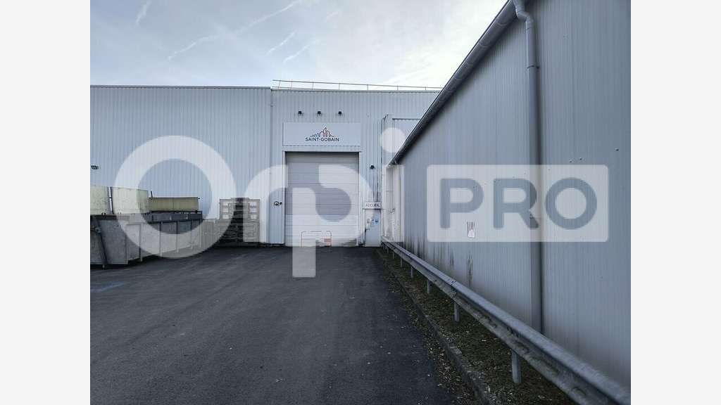 Entrepôt bureaux 1094m² à louer à Reims Pompelle