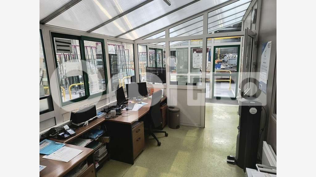 Entrepôt bureaux 1094m² à louer à Reims Pompelle
