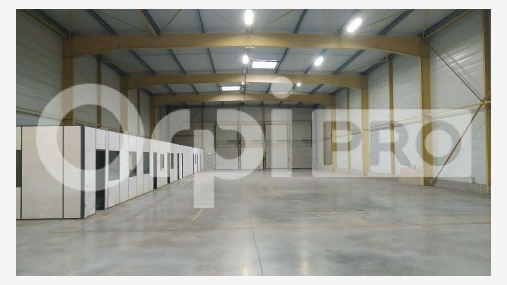 A louer entrepôt 1161m² accès poids lourds Reims