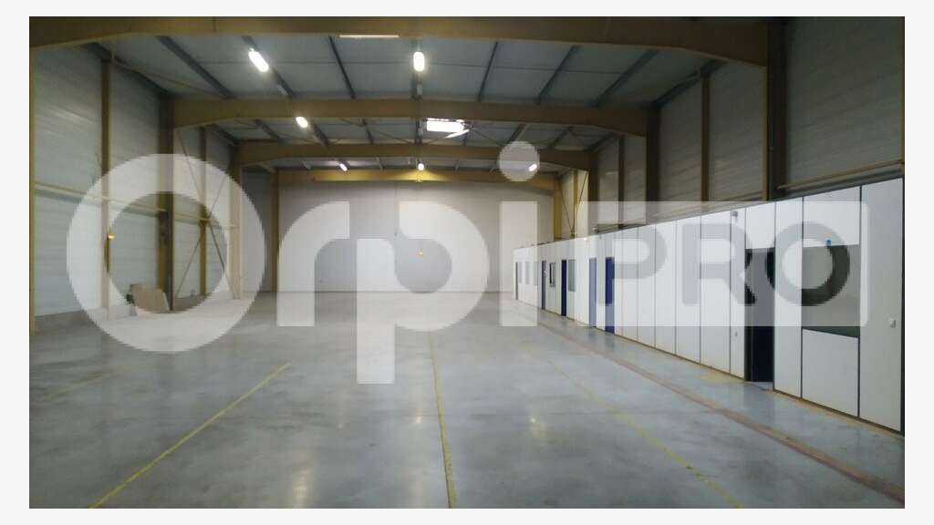 A louer entrepôt 1161m² accès poids lourds Reims