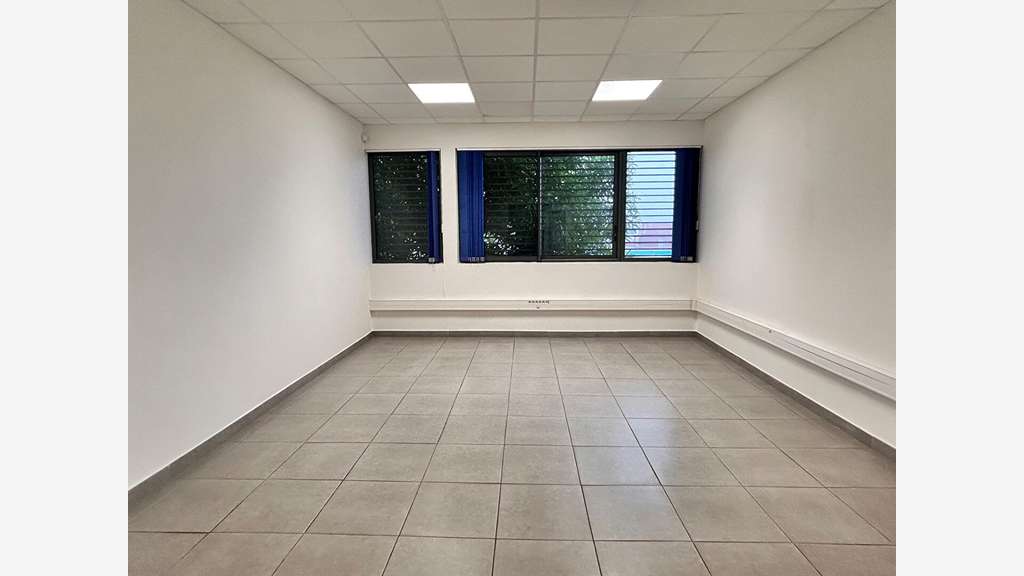 A louer bureaux 245m² zone de Dégrad des Cannes