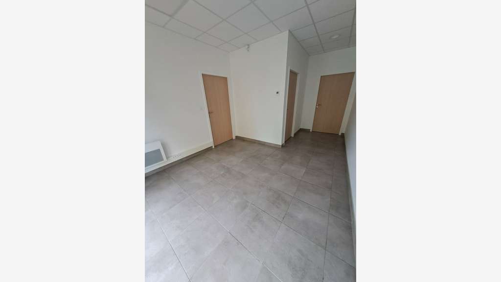 A louer cellule d'activités 200m² à La Mézière
