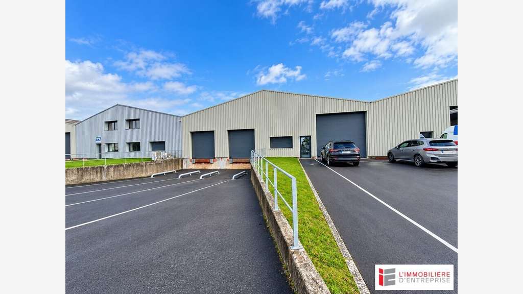 Local d'activité 1900m² à louer à Vern-sur-Seiches
