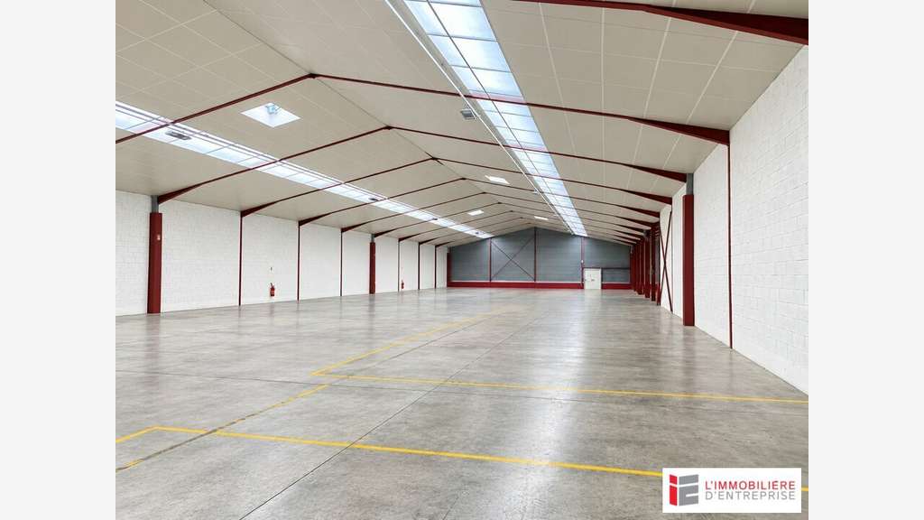 Local d'activité 1900m² à louer à Vern-sur-Seiches