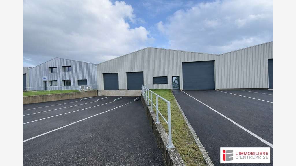 Local d'activité 1900m² à louer à Vern-sur-Seiches
