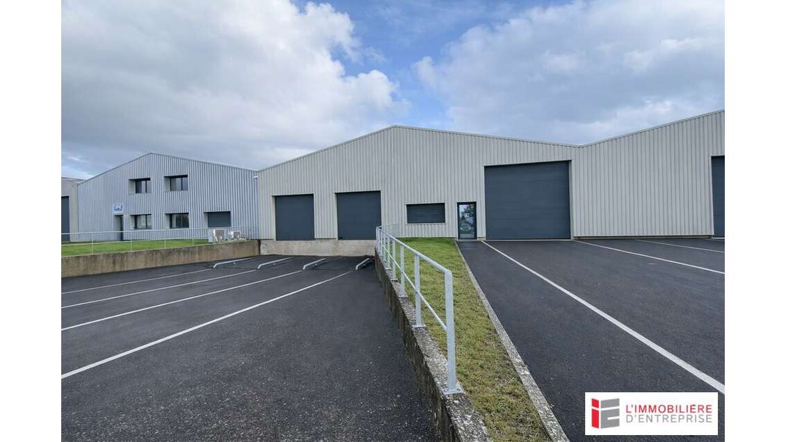 Local d'activité 1900m² à louer à Vern-sur-Seiches
