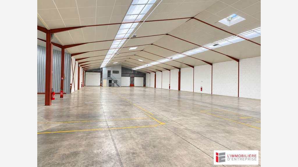 Local d'activité 1900m² à louer à Vern-sur-Seiches