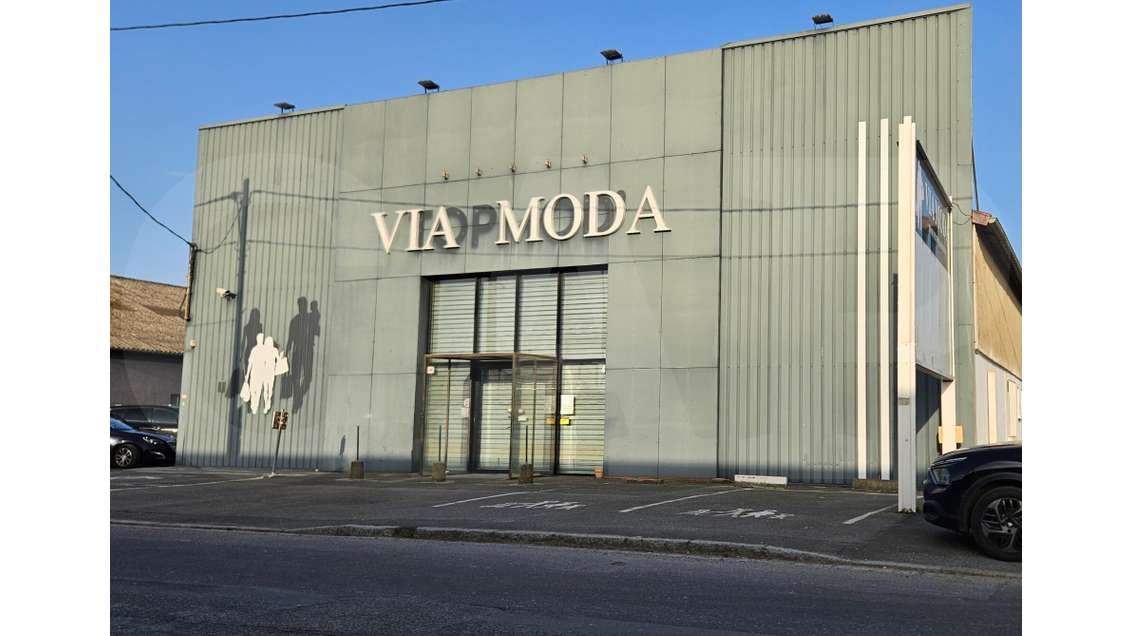 A louer local ERP 1700m² à Rennes Route de Lorient