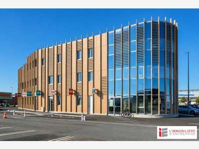 Local d'activité de 137m² à louer à Châteaugiron