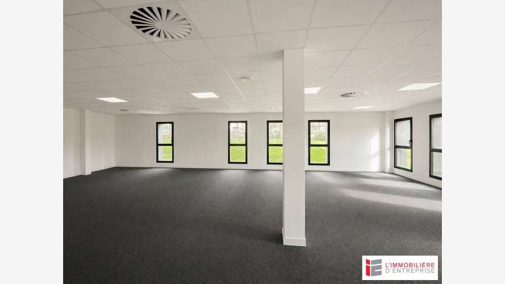 Local d'activité de 240m² à louer à Rennes