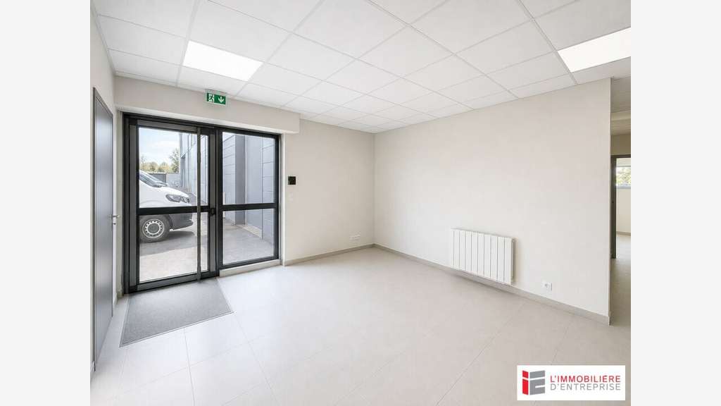 Location local d'activité 354m² à Pacé