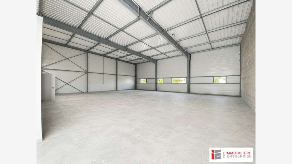 Location local d'activité 354m² à Pacé