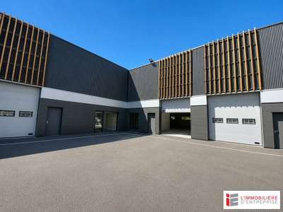 Location local d'activité 354m² à Pacé