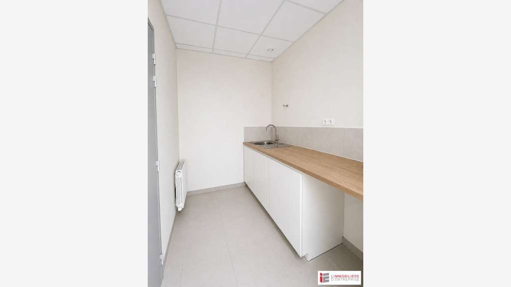 Location local d'activité 354m² à Pacé