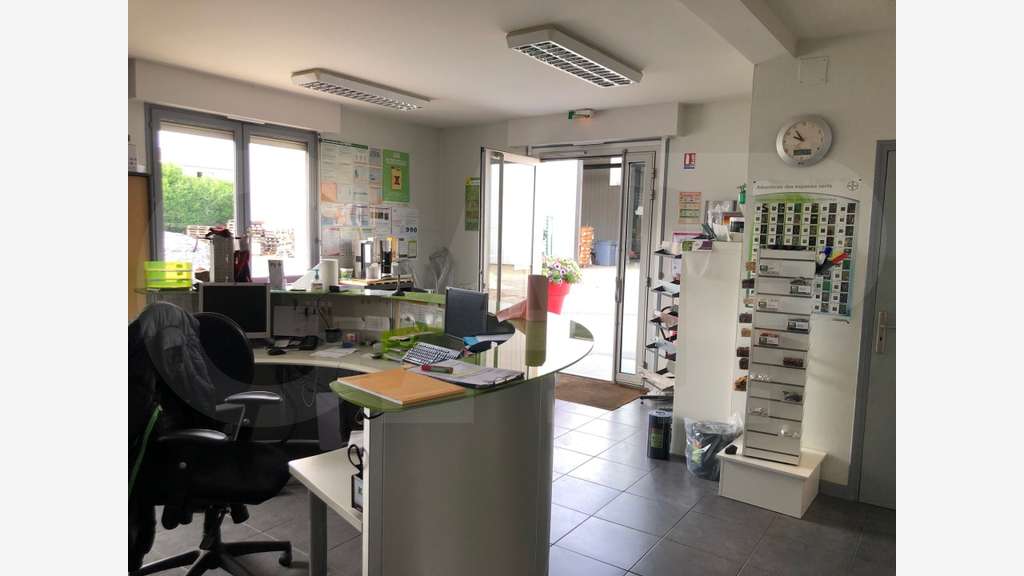 Location bâtiment d'activités 1411m² Rennes Ouest