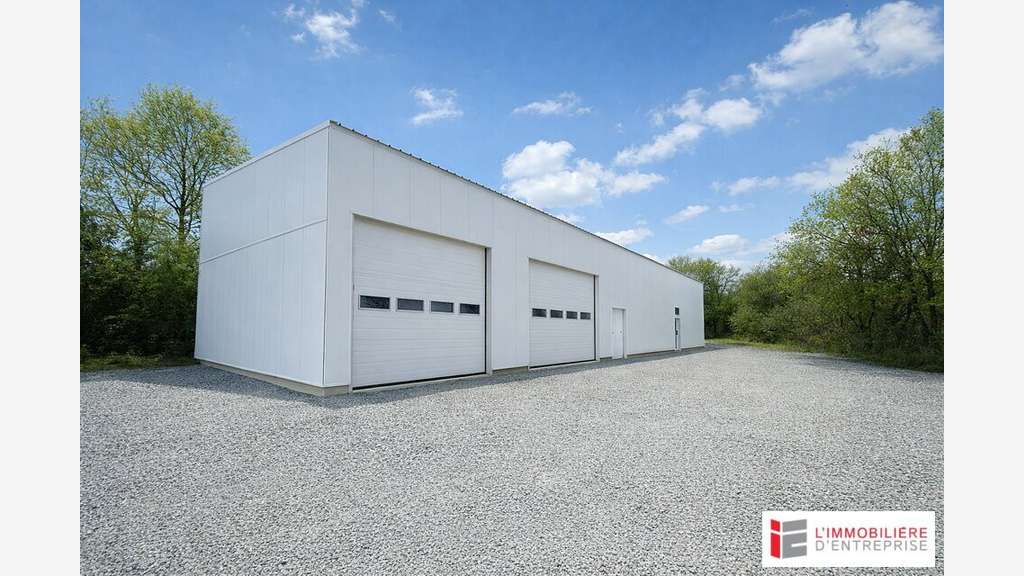 Local d'activité de 220m² à louer en za à Retiers