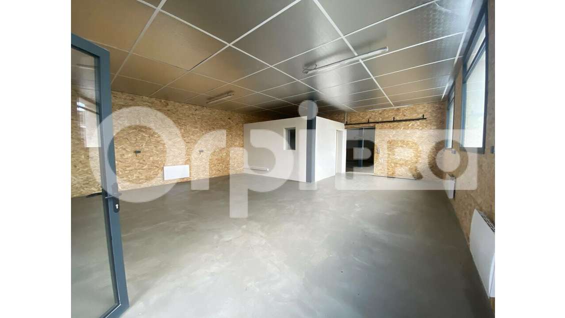 Location local d activité de 155m² à Reyrieux