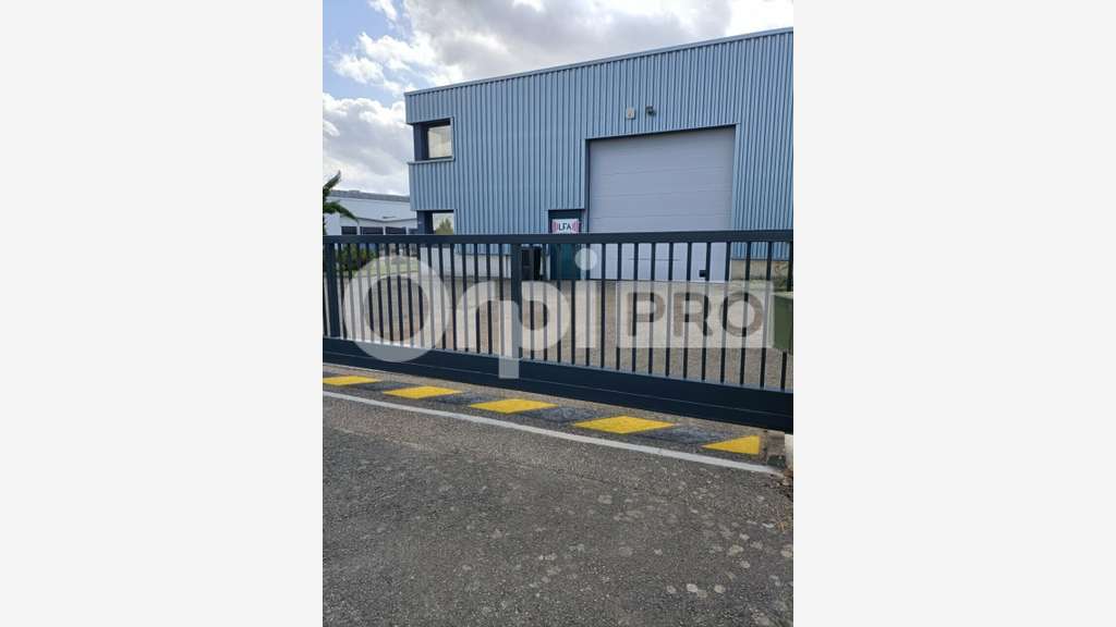 Location local d'activité de 320m² à Reyrieux
