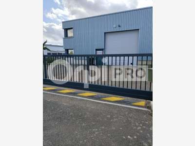 Location local d'activité de 320m² à Reyrieux