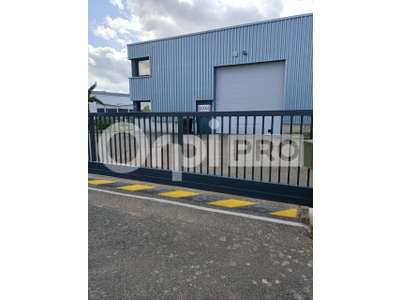 Location Locaux d'activités - Entrepôts à Reyrieux