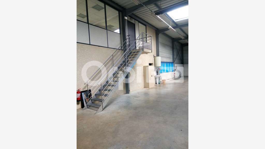 Location local d'activité de 320m² à Reyrieux