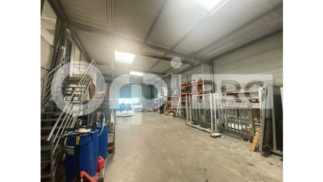 Location local d'activité de 320m² à Reyrieux