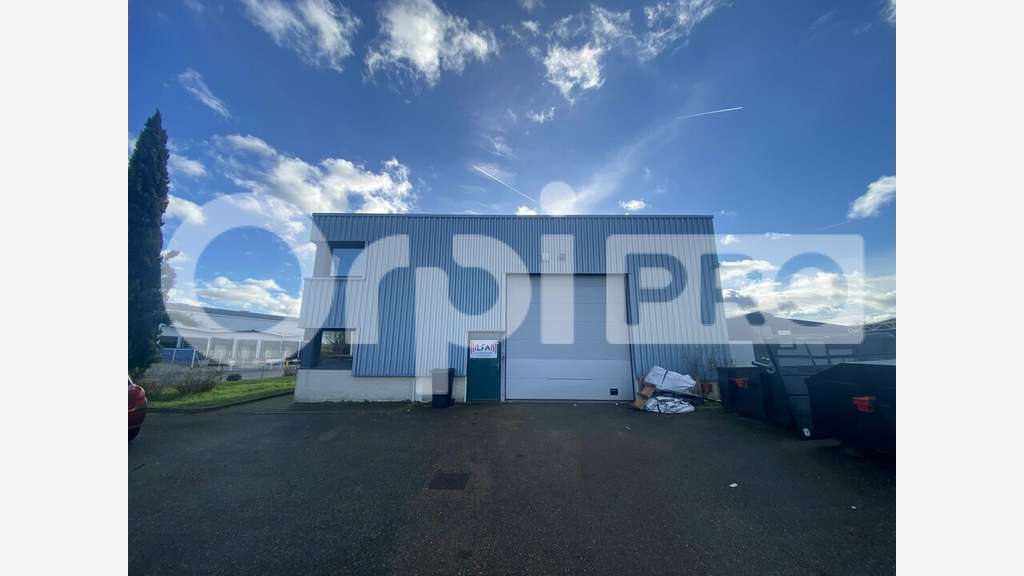 Location local d'activité de 320m² à Reyrieux