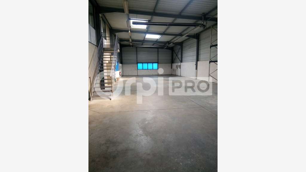 Location local d'activité de 320m² à Reyrieux
