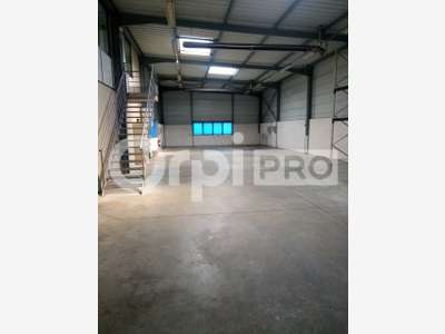 Location local d'activité de 320m² à Reyrieux