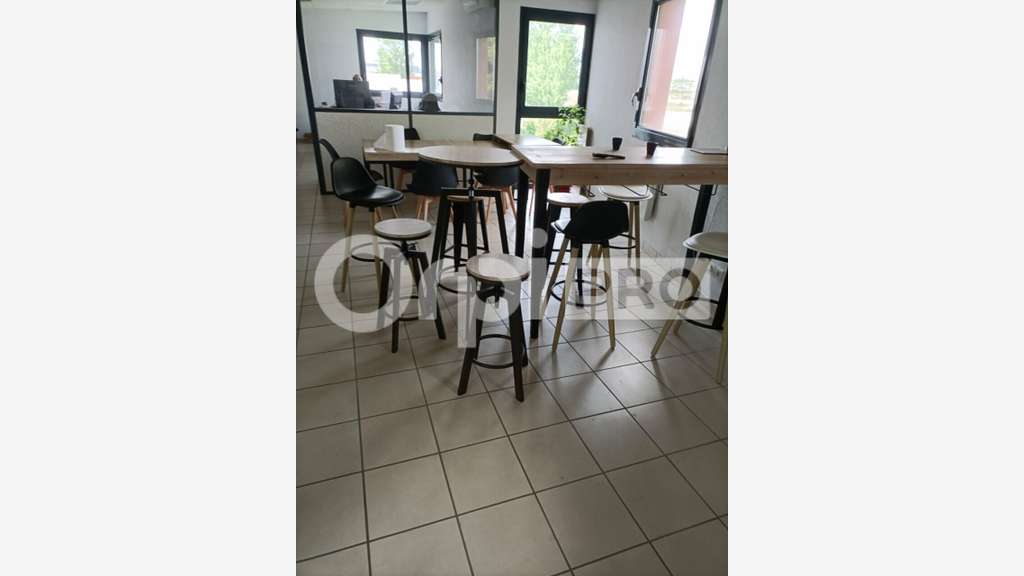 Location local d'activité de 320m² à Reyrieux