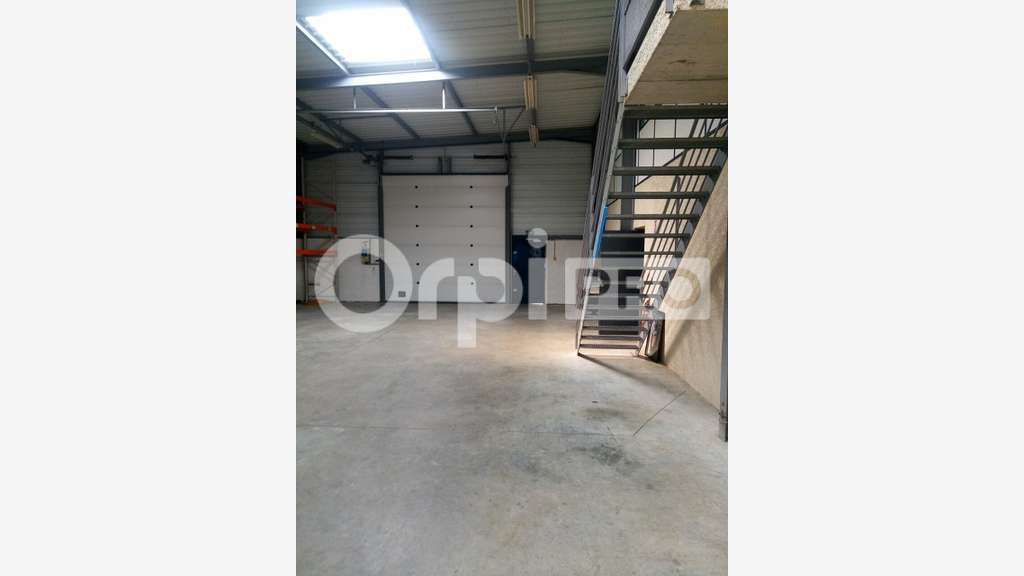 Location local d'activité de 320m² à Reyrieux