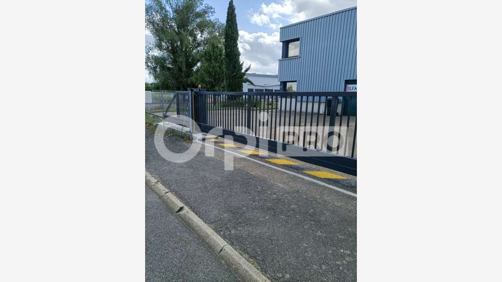 Location local d'activité de 320m² à Reyrieux