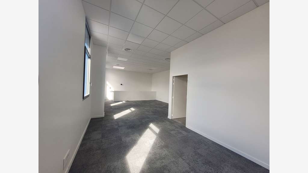 A louer local d'activité neuf 450m² à Rezé MIN
